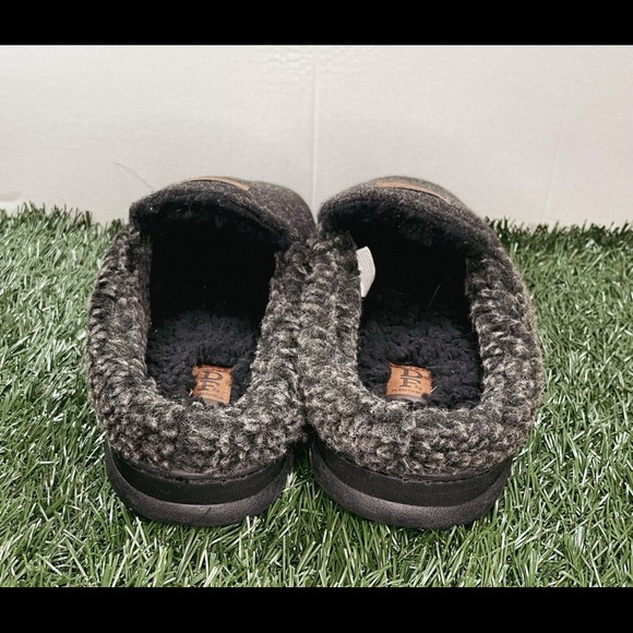 DF by Dearfoams Men’s Wool Slippers (Grey/Black). Our Inventory:1-9 - Picture 2 of 6
